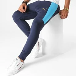Sortie 😀 Pantalon Jogging OM 757736 Bleu Marine Doré de Puma 😍 -Puma Soldes 2022 puma 229394 757736 03 20200914T160044 03