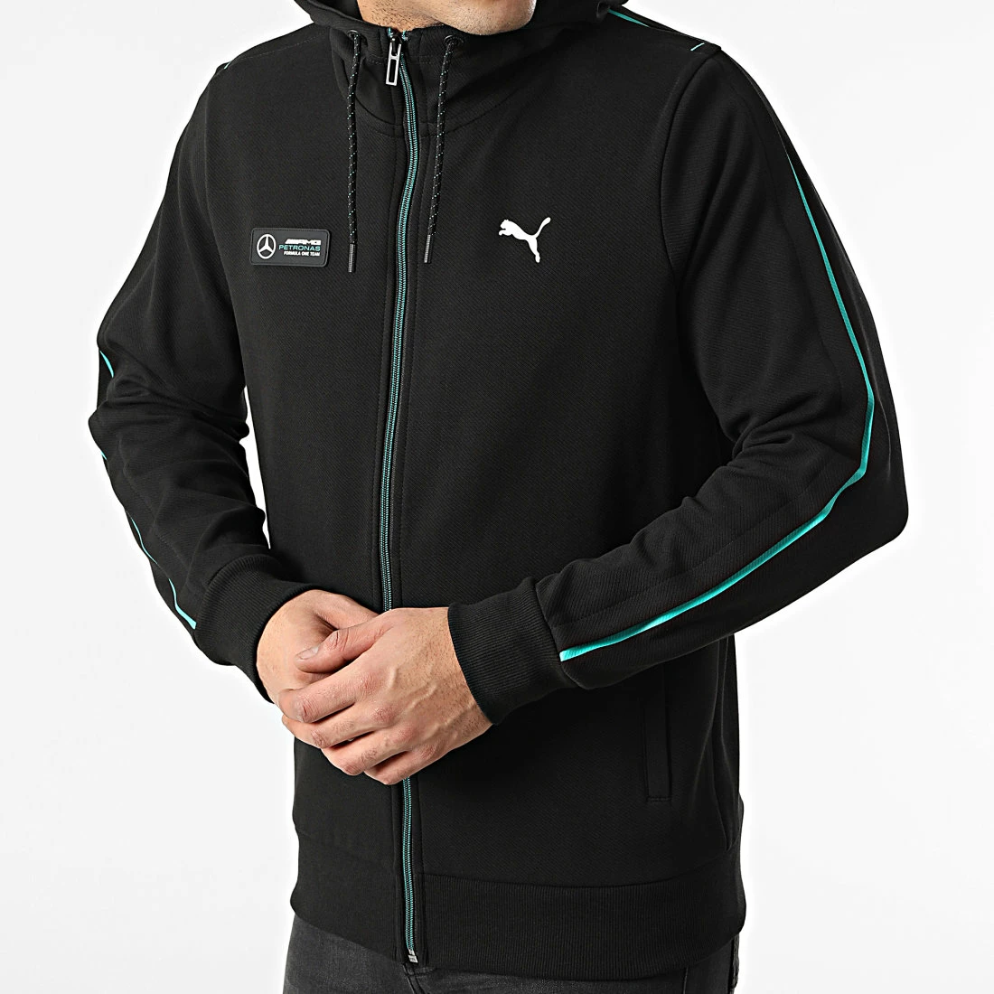 Grosses soldes ⭐ Sweat Zippé Capuche Mercedes A Bandes AMG Petronas 533607 Noir de Puma 🌟 5 Grosses soldes ⭐ Sweat Zippé Capuche Mercedes A Bandes AMG Petronas 533607 Noir de Puma 🌟 – Image 3