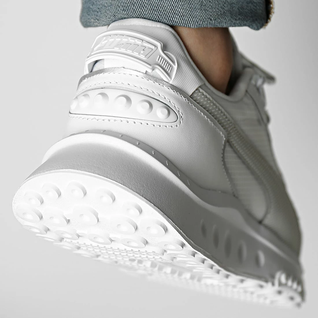 Nouveau 🌟 Baskets Wild Rider Grip LS 384406 Puma White Gray Violet ✔️ 6 Nouveau 🌟 Baskets Wild Rider Grip LS 384406 Puma White Gray Violet ✔️ – Image 4