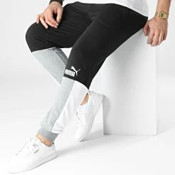 Grosses soldes 🤩 Pantalon Jogging Essential Block 848007 Noir Blanc Gris Chiné de Puma ⌛ -Puma Soldes 2022 puma 303444 848007 01 20220221T153114 01