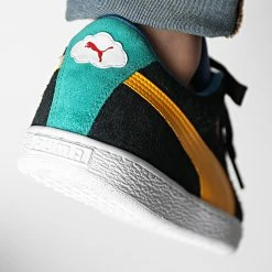 Sortie 🤩 Baskets Suede Garfield 384182 Dark Cheddar Celandine de Puma 🛒 -Puma Soldes 2022 puma 312911 384182 01 20220404T161944 04