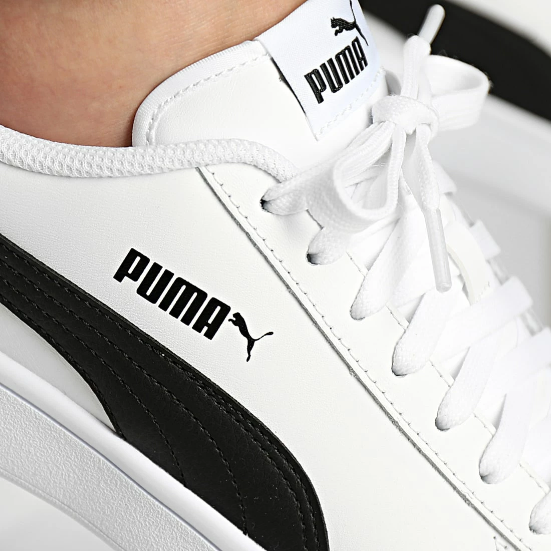 De gros 💯 Baskets Smash v2 365215 Puma White Puma Black 😍 4 De gros 💯 Baskets Smash v2 365215 Puma White Puma Black 😍 – Image 2