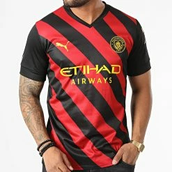 Top 10 🔥 Tee 👕 Shirt De Sport Col V A Rayures Manchester City 765722 Rouge Noir de Puma ⌛ -Puma Soldes 2022 puma 329884 765722 02 20220729T154602 03